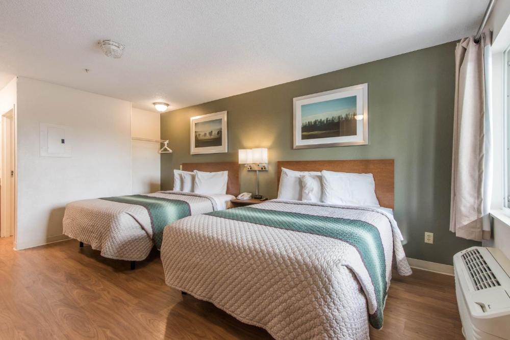 Studio Room with Two Queen Beds Non-Smoking interior
